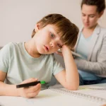 O TDAH afeta atenção, foco e comportamento. Diagnóstico precoce e estratégias adequadas ajudam crianças e adolescentes a se desenvolverem melhor.