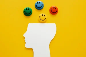 A educação no Brasil ainda valoriza apenas português e matemática, esquecendo das inteligências múltiplas como arte, esportes, música e literatura.